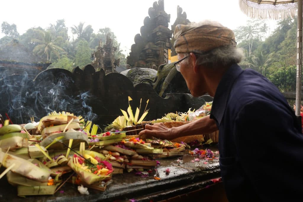 Ritual templo tirta empul Bali