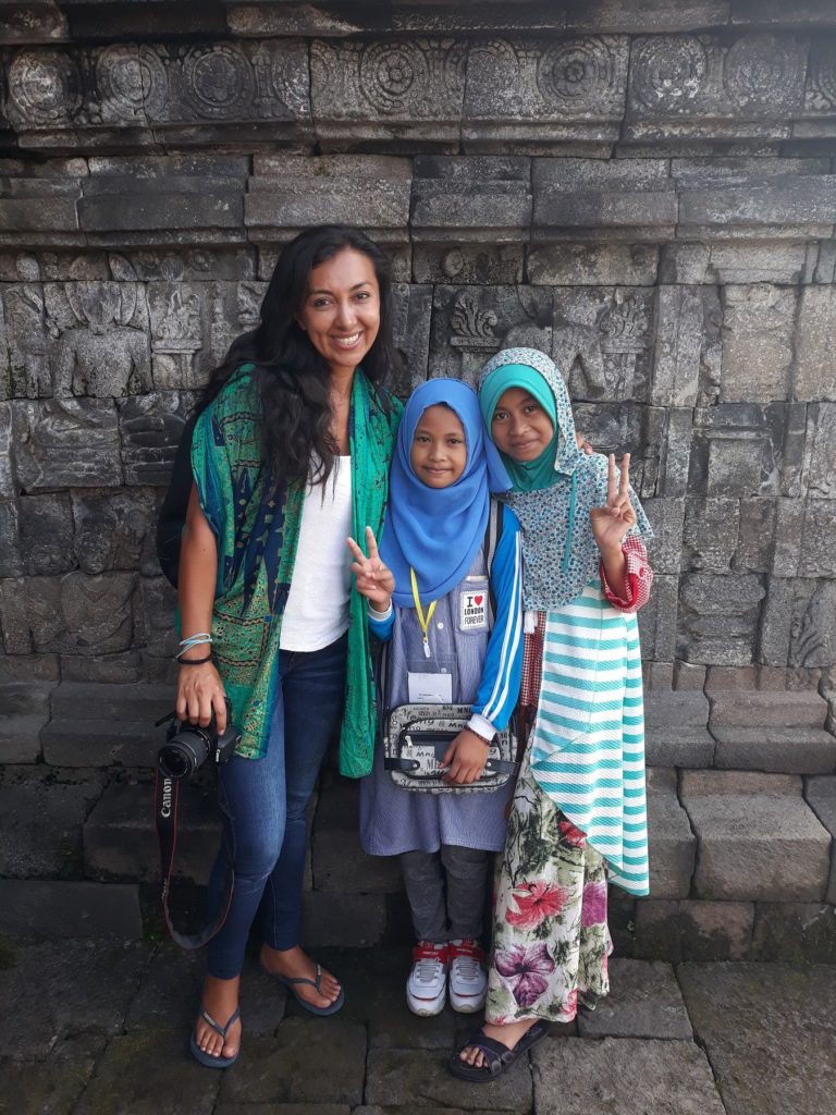 Niñas en Borobudur Java