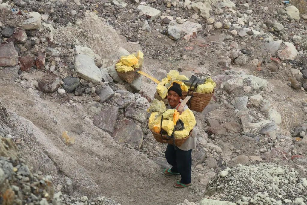 Azufre Volcan Ijen Indonesia