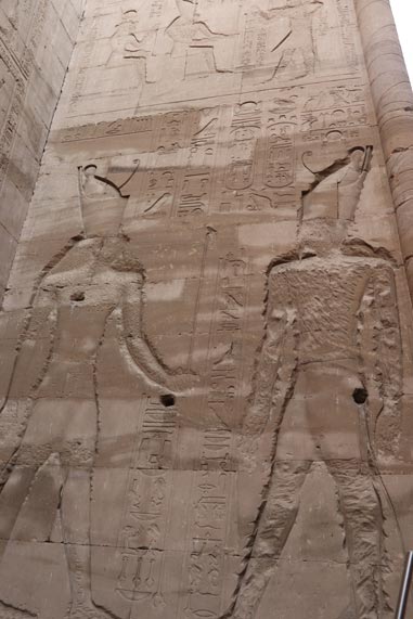 pared templo edfu en egipto