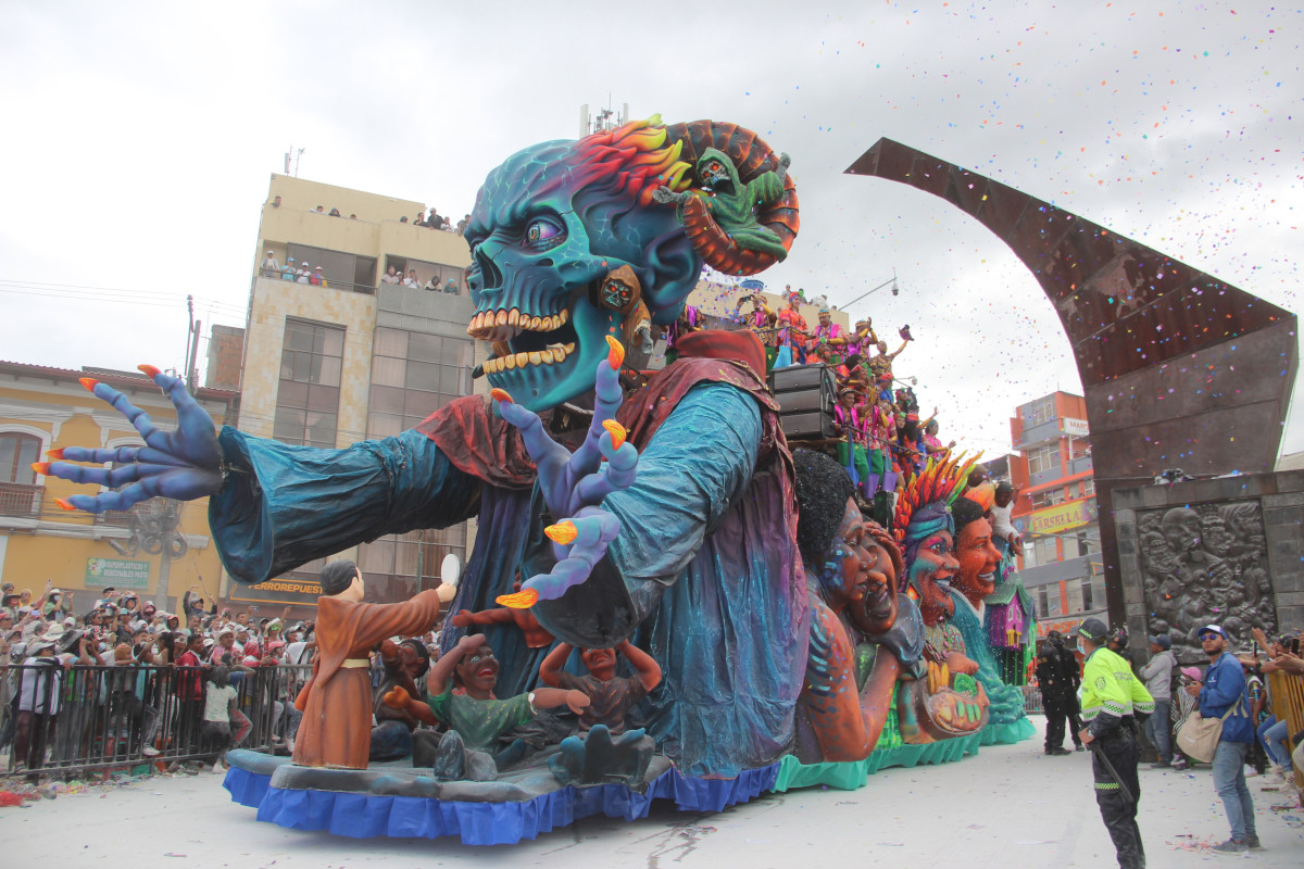 Viaje grupal Carnaval negros y blancos 2025